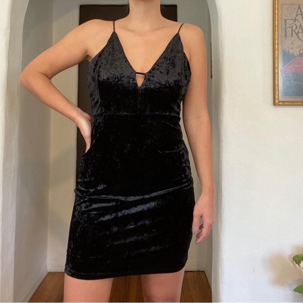 Lush Velvet Spaghetti Strap Mini Dress with Front Keyhole – Size Large